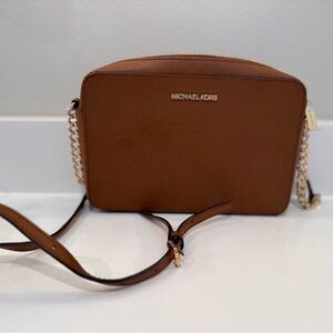 Michael Kors Jet Set Large Crossbody with Gold Chain